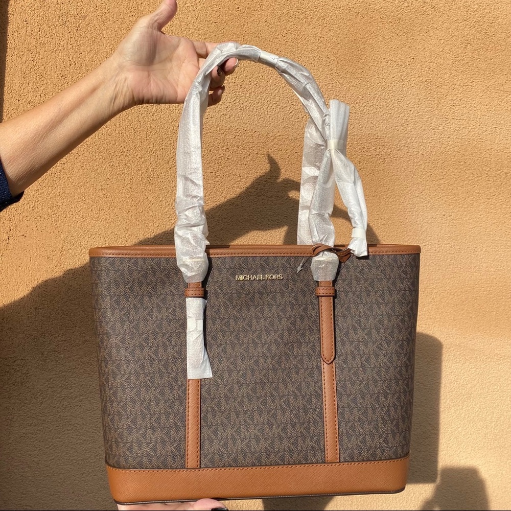 Michael MK JET SET Travel Lg. Signature Tote - Picture 9 of 12